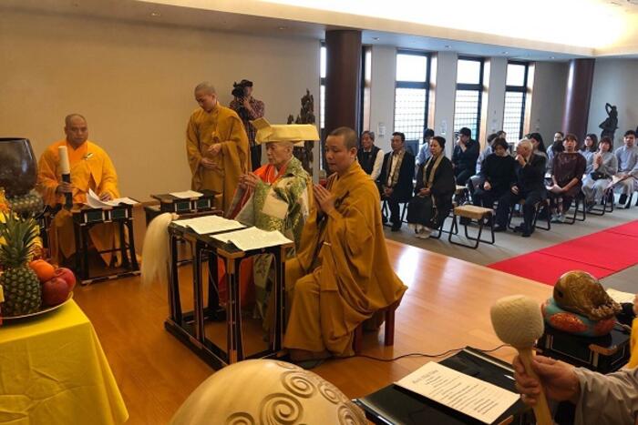 Hòa thượng Yoshimizu Daiichi và Thượng tọa Thích Minh Quang đồng chủ trì nghi lễ cầu siêu (Ảnh: Nguyễn Khai Tâm)