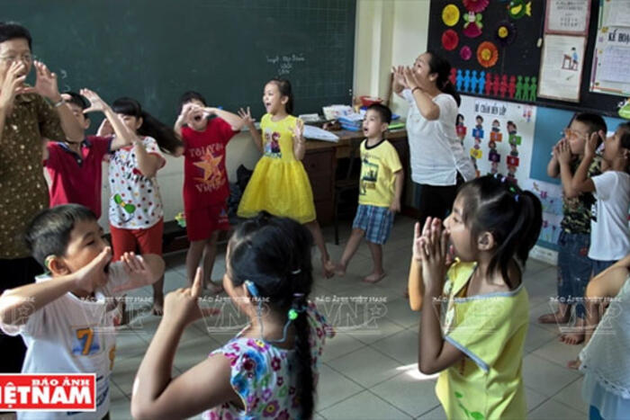 Sự quan tâm thấu hiểu các học sinh khiến các em rất yêu quý, gần gũi với cô Ngời