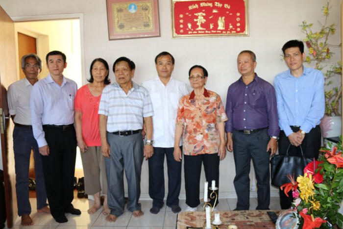 Đoàn công tác thăm bà Phạm Thị Hòa