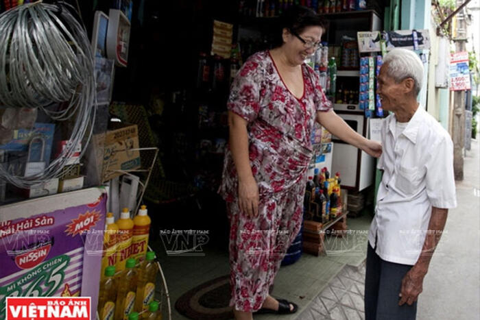 Hàng xóm nơi ông sinh sống luôn trân trọng yêu quí ông