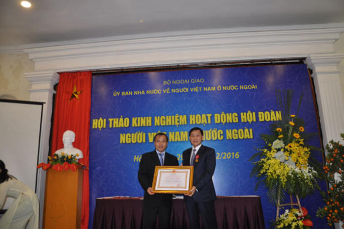 Trao tặng Huân chương Lao động hạng Nhất cho ông Nguyễn Hạnh, Việt kiều Philippines