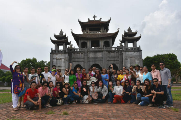 Nhà thờ đá Phát Diệm được báo chí đánh giá là một trong những nhà thờ đẹp nhất Việt Nam và được ví như kinh đô công giáo của Việt Nam.