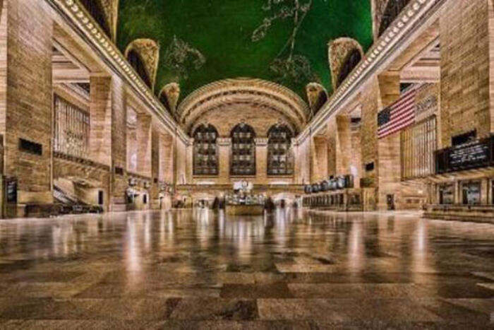 Tất cả giờ xuất phát ở các chặng trong nhà ga Grand Central, New York, luôn bị chậm đúng một phút