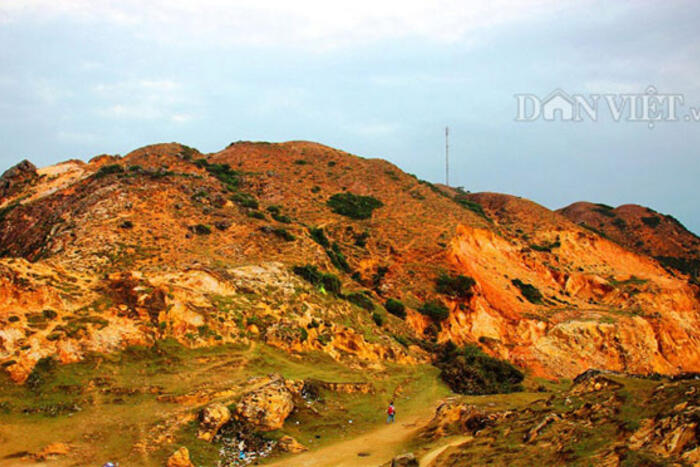 Vẻ hùng vĩ của dải núi nằm sát biển