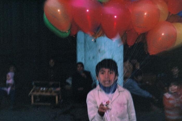 Hà Nội, 1989: Cậu bé đi bán bóng bay