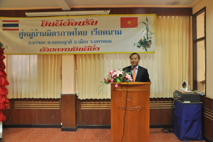 Thứ trưởng Vũ hồng Nam phát biểu tại buổi gặp gỡ bà con kiều bào tỉnh Nakhon Phanom