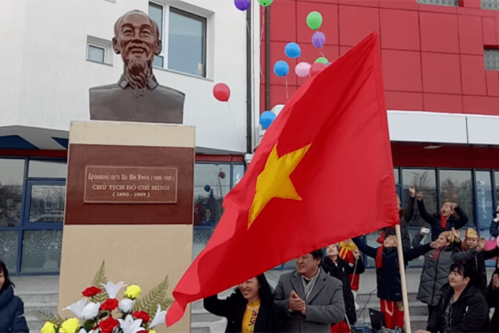 Lễ cắt băng khánh thành tượng đài Chủ tịch Hồ Chí Minh