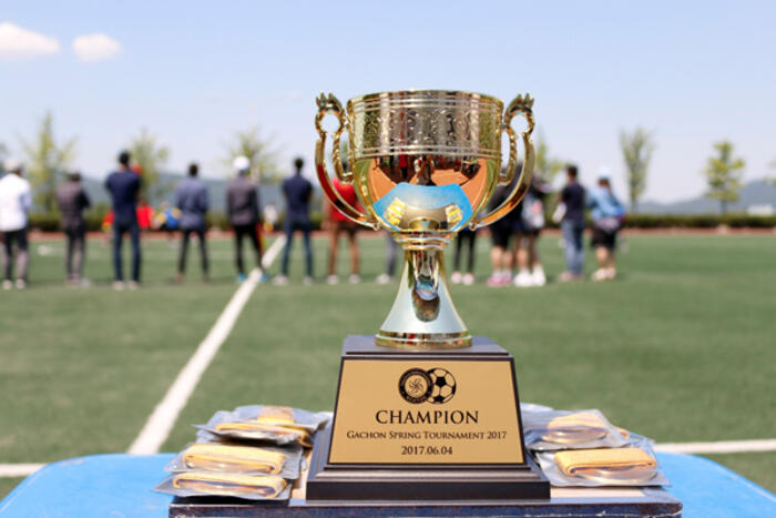 Chiếc cúp danh giá cho nhà vô địch