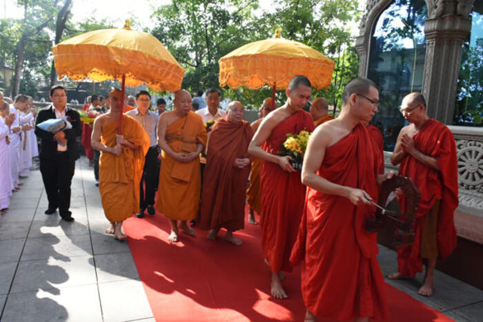 Đoàn đến thăm chùa Bửu Quang