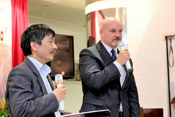 GS TSKH Piotr Wierzchoń phát biểu trong buổi gặp mặt