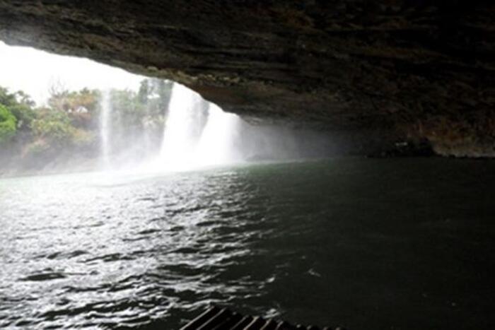 Hang động rộng lớn, bí ẩn ở bên trong thác Dray Nur