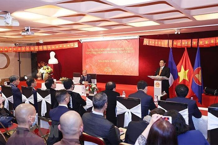  Thủ tướng Phạm Minh Chính phát biểu tại buổi gặp gỡ đại diện kiều bào khu vực châu Âu. (Ảnh: Dương Giang/TTXVN)