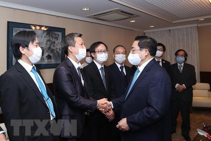 Thủ tướng Phạm Minh Chính gặp đại diện trí thức của Việt Nam tại Nhật Bản. Ảnh: Dương Giang/TTXVN