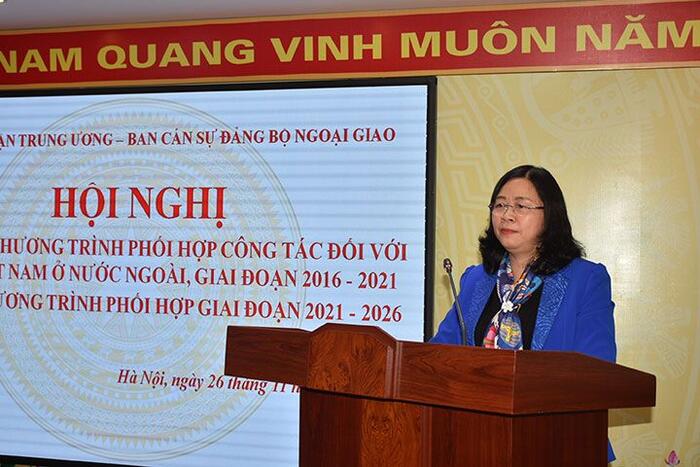 Trưởng Ban Dân vận Trung tương Bùi Thị Minh Hoài phát biểu tại Hội Nghị