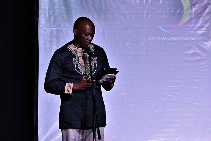 Tiến sĩ Kiagho Bukheti Kilonzo, Thư ký Điều hành Hội đồng Phim Tanzania phát biểu