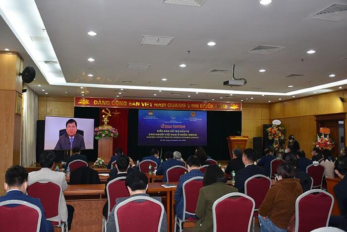 Ông Hoàng Đình Thắng - Chủ tịch Liên hiệp Hội người Việt Nam tại châu Âu phát biểu chia sẻ tại Diễn đàn