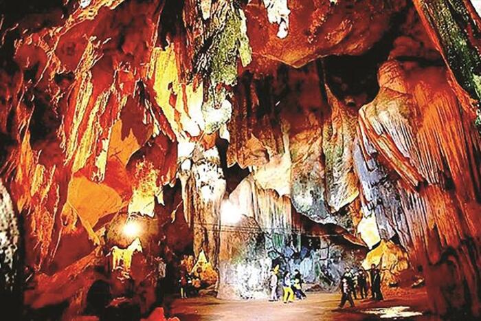 Vẻ đẹp hoang sơ của hang Bua (Thẳm Bua) ở Nghệ An