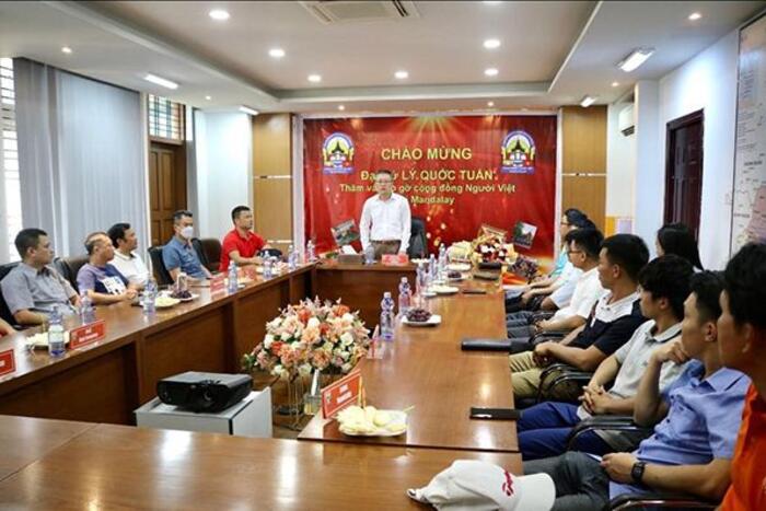 Đại sứ Lý Quốc Tuấn gặp gỡ cộng đồng tại thành phố Mandalay.