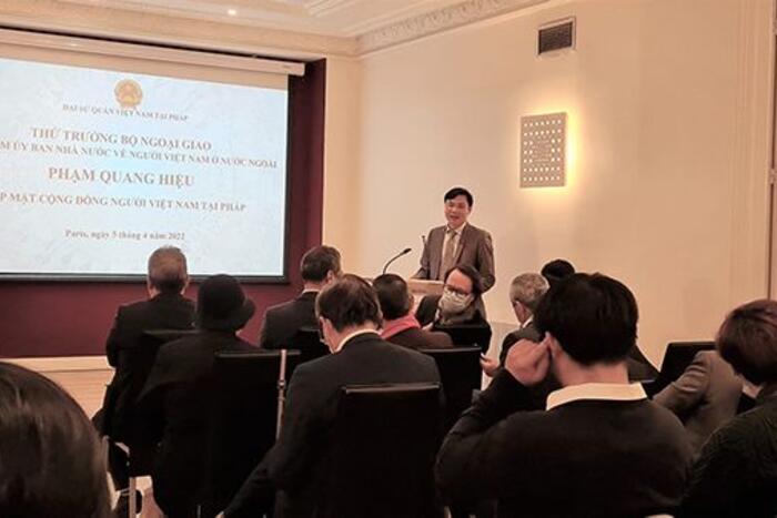Tiến sĩ Nguyễn Đức Khương-Chủ tịch AVSE Global phát biểu đóng góp ý kiến tại buổi gặp gỡ