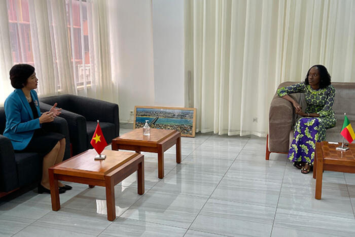 Đại sứ Đặng Thu Hà chào xã giao với Bộ trưởng Bộ Thương mại, Bê-nanh
