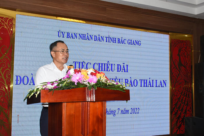 Đại sứ Phan Chí Thành phát biểu tại buổi gặp gỡ Lãnh đạo tỉnh
