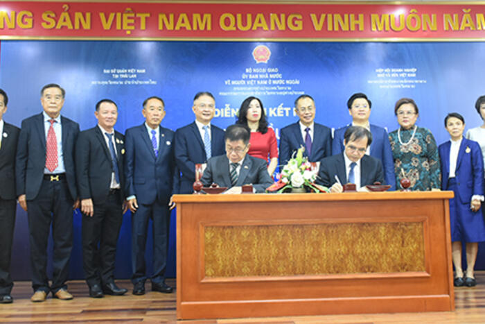 Hiệp hội doanh nhân Thái Lan – Việt Nam đã ký bản ghi nhớ hơp tác với Hiệp hội doanh nghiệp nhỏ và vừa tại Hà Nội