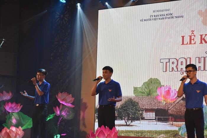 Tiết mục biểu diễn của các thanh niên sinh viên tỉnh Nghệ An
