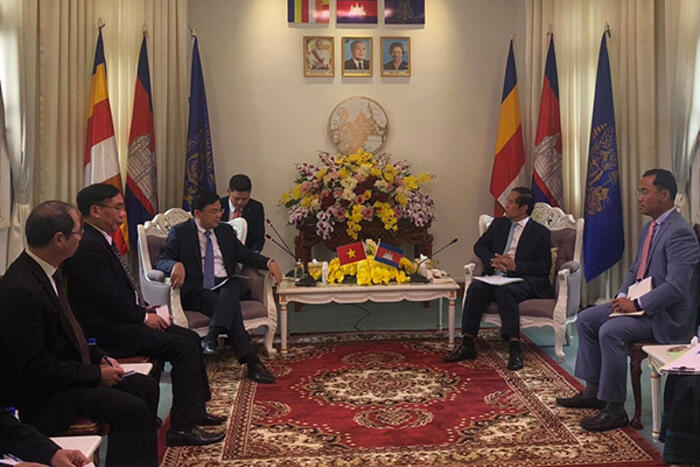Thứ trưởng Phạm Quang Hiệu làm việc với Đô trưởng Phnom Penh Khuong Sreng