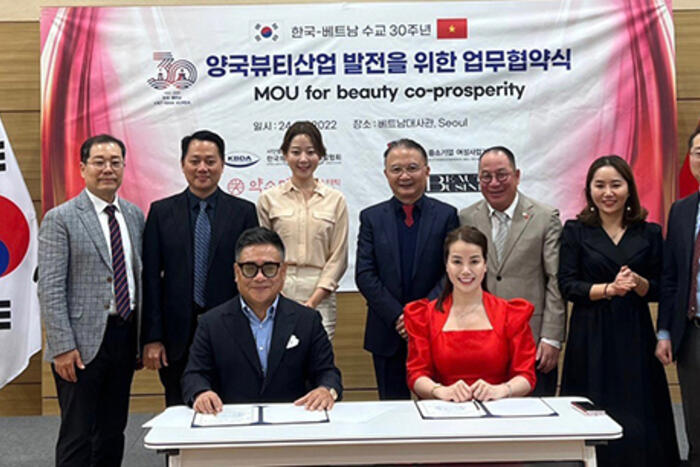 Lễ ký kết hợp tác giữa Hiệp hội Phát triển nguồn năng lực ngành làm đẹp Hàn Quốc với Hiệp hội nữ Doanh nhân doanh nghiệp nhỏ và vừa Việt Nam.