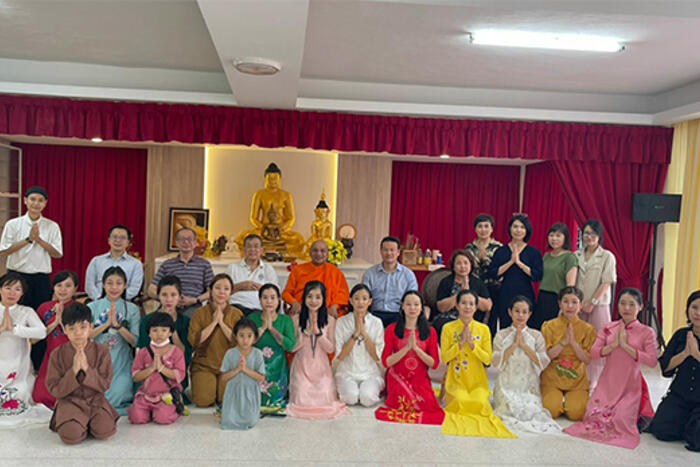 Đoàn công tác tới thăm chùa Ti-Ratana