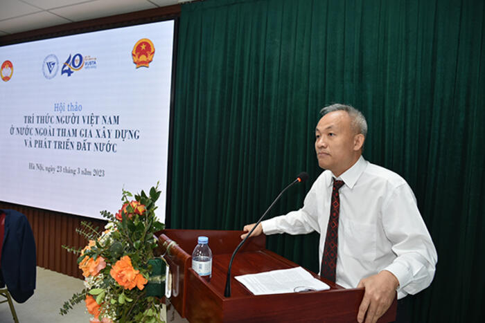 Giáo sư, Viện sĩ Nguyễn Quốc Sỹ phát biểu tại Hội thảo