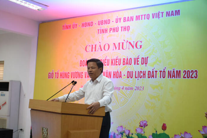  Phó Chủ tịch UBND tỉnh Phú Thọ Phan Trọng Tấn phát biểu tại buổi gặp gỡ bà con kiều bào