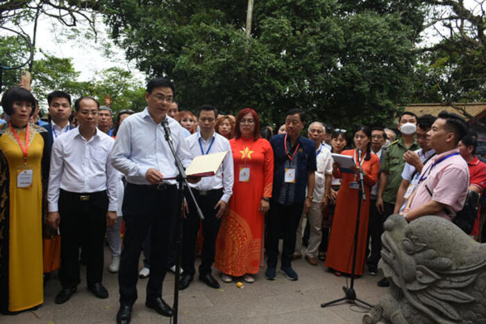 Thứ trưởng Phạm Quang Hiệu báo công trước anh linh các Vua Hùng