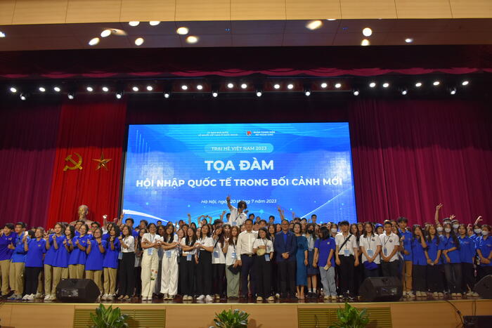 Các đại biểu chụp ảnh lưu niệm tại Tọa đàm