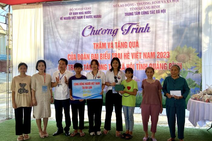 Cộng đồng người Việt Nam tại Ba Lan gửi tặng 600 USD cho Trung tâm Công tác Xã hội Tỉnh Quảng Bình