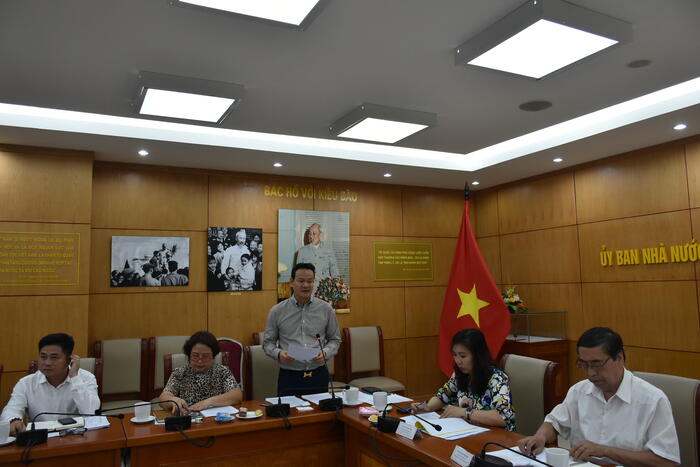 Ông Mai Phan Dũng trình bày báo cáo công tác phối hợp giữa hai cơ quan trong thời gian qua và một số nội dung phương hướng phối hợp trong thời gian tới