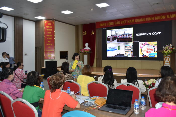Tiến sĩ Nguyễn Thuỵ Anh chia sẻ về phương pháp dạy tiếng Việt cho trẻ em VNONN