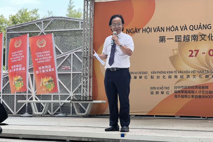 PGS.TS Nguyễn Lân Trung phát biểu tại cuộc thi Thuyết trình tiếng Việt