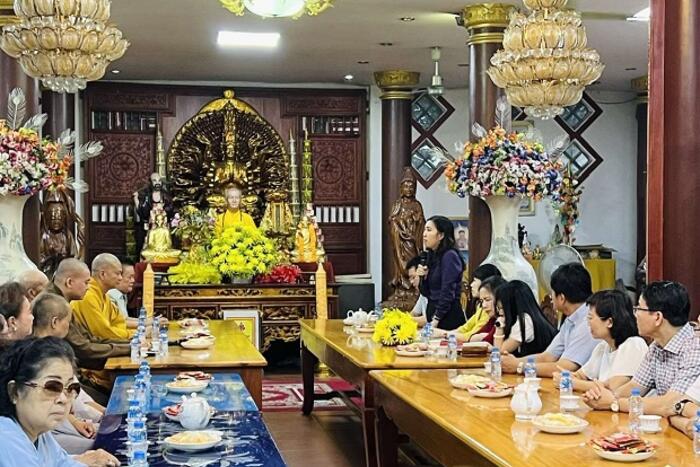 Thứ trưởng Lê Thị Thu Hằng gặp gỡ Ban điều phối hợp tác Phật giáo Việt Nam - Lào, thăm Chùa Phật Tích.