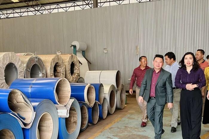 Thứ trưởng Lê Thị Thu Hằng thăm Công ty VKK Industrial Co.,Ltd.