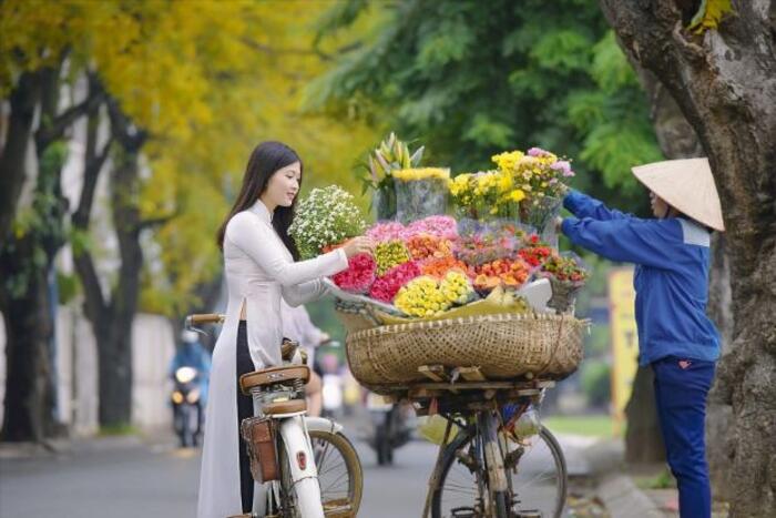 Tháng Mười, phố Hà Nội có những khoảnh khắc đẹp đến nao lòng trong sắc màu huyền hoặc của mùa Thu. (Ảnh: st)