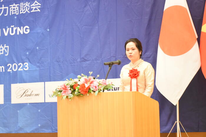 Bà Vũ Chi Mai phát biểu tại Diễn dàn.