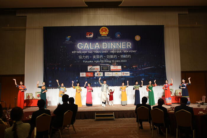 Tiết mục trình diễn áo dài đặc sắc tại Gala Dinner