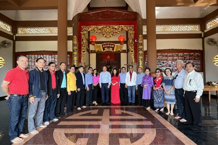 Đoàn công tác Ủy ban Nhà nước về NVNONN thăm, làm việc với Ban Quản lý Khu Di tích Chủ tịch Hồ Chí Minh tại Nakhom Phanom
