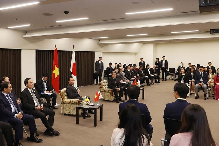 Chủ tịch nước Võ Văn Thưởng đánh giá cao những thành tựu đạt được và định hướng phát triển của Đại học Kyushu. Ảnh: Thống Nhất/TTXVN