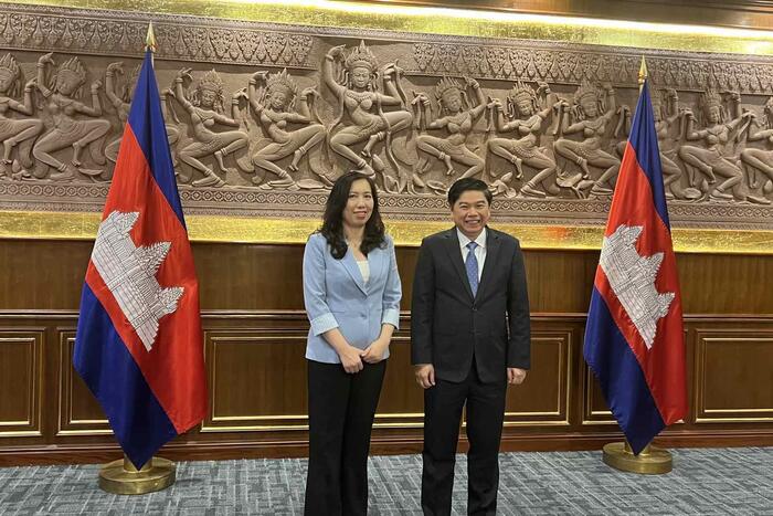 Thứ trưởng Lê Thị Thu Hằng và ngài Sea Kosal - Quốc Vụ khanh thường trực Bộ Ngoại giao và Hợp tác quốc tế Campuchia