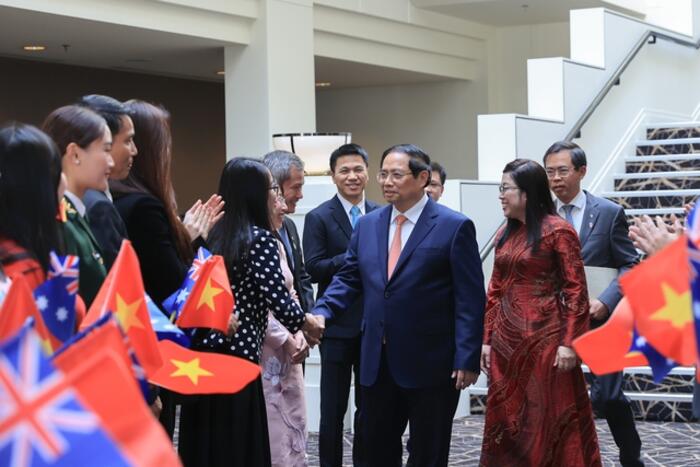 Thủ tướng Phạm Minh Chính cùng Phu nhân và đoàn đại biểu cấp cao Việt Nam đã tới thăm cán bộ, nhân viên cơ quan đại diện ngoại giao và đại diện cộng đồng người Việt tại Australia .Ảnh: VGP/Nhật Bắc