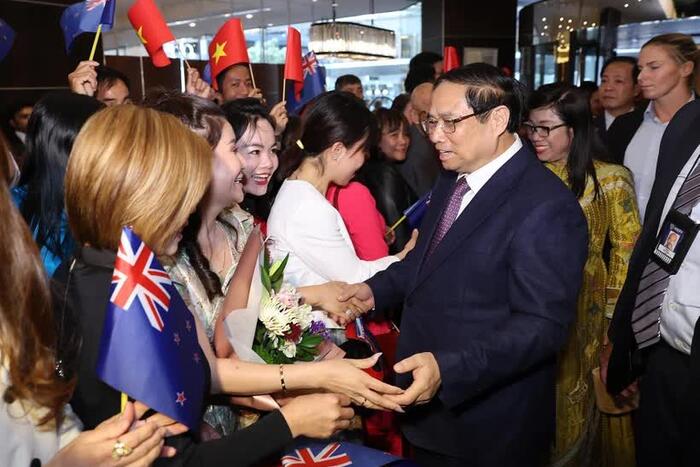 Thủ tướng Phạm Minh Chính và Phu nhân với cộng đồng người Việt Nam tại New Zealand. Ảnh: Dương Giang/TTXVN