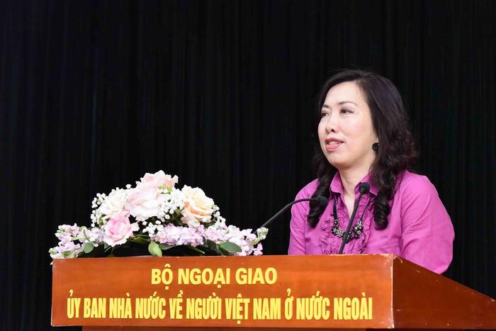 Thứ trưởng Lê Thị Thu Hăng phát biểu kết luận Tọa đàm