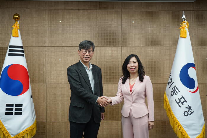 Thứ trưởng Lê Thị Thu Hằng và ông Lee Gi Cheol, Cao ủy phụ trách Cơ quan người Hàn Quốc ở nước ngoài
